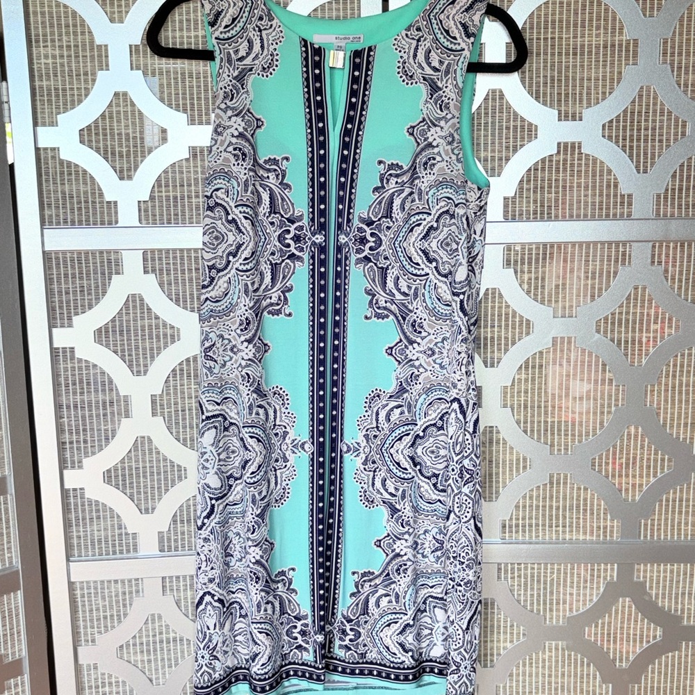 Studio One Blue and White Sheath Dress Sleeveless Crew Neck Midi